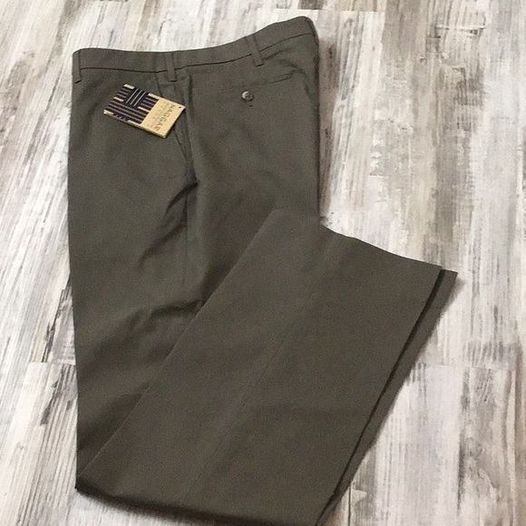 Haggar pants Magic stretch NWT khaki size 32x32 great for Spring & office - Picture 1 of 12